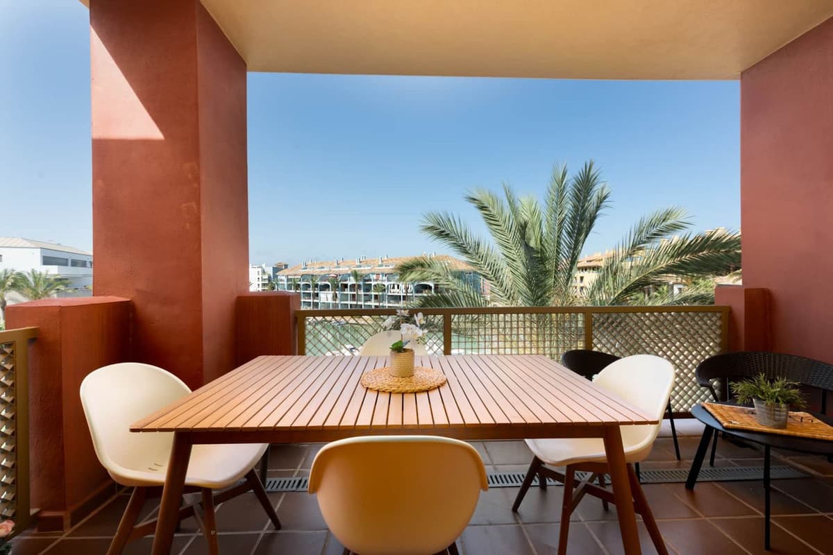 Middle Floor Apartment in Sotogrande Marina — photo 1 of 10