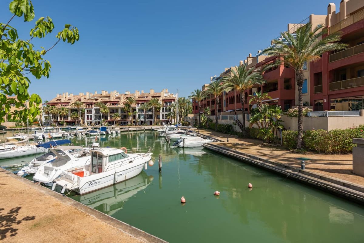 Middle Floor Apartment in Sotogrande Marina — photo 2 of 10