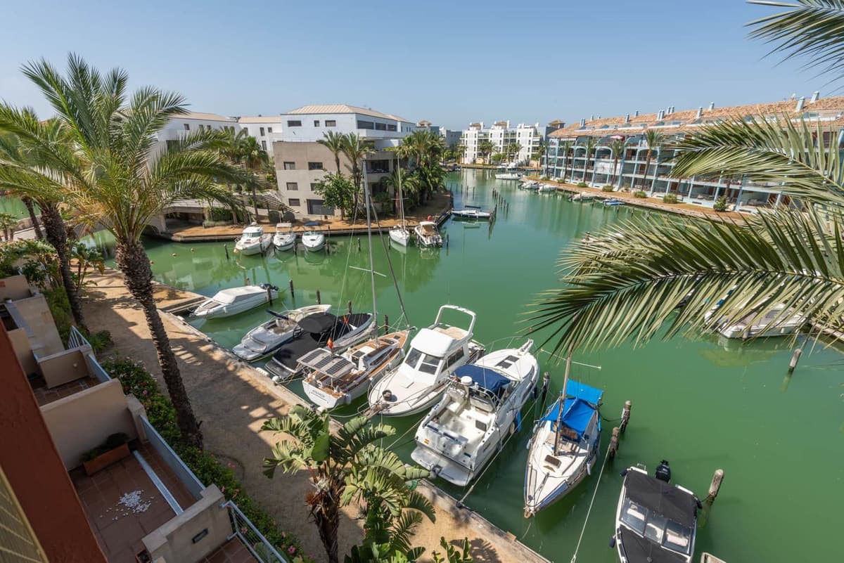 Middle Floor Apartment in Sotogrande Marina — photo 3 of 10