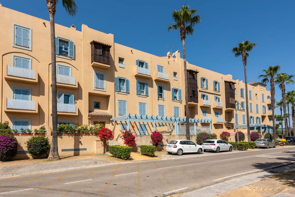 Middle Floor Apartment in Sotogrande Marina — photo 5 of 10
