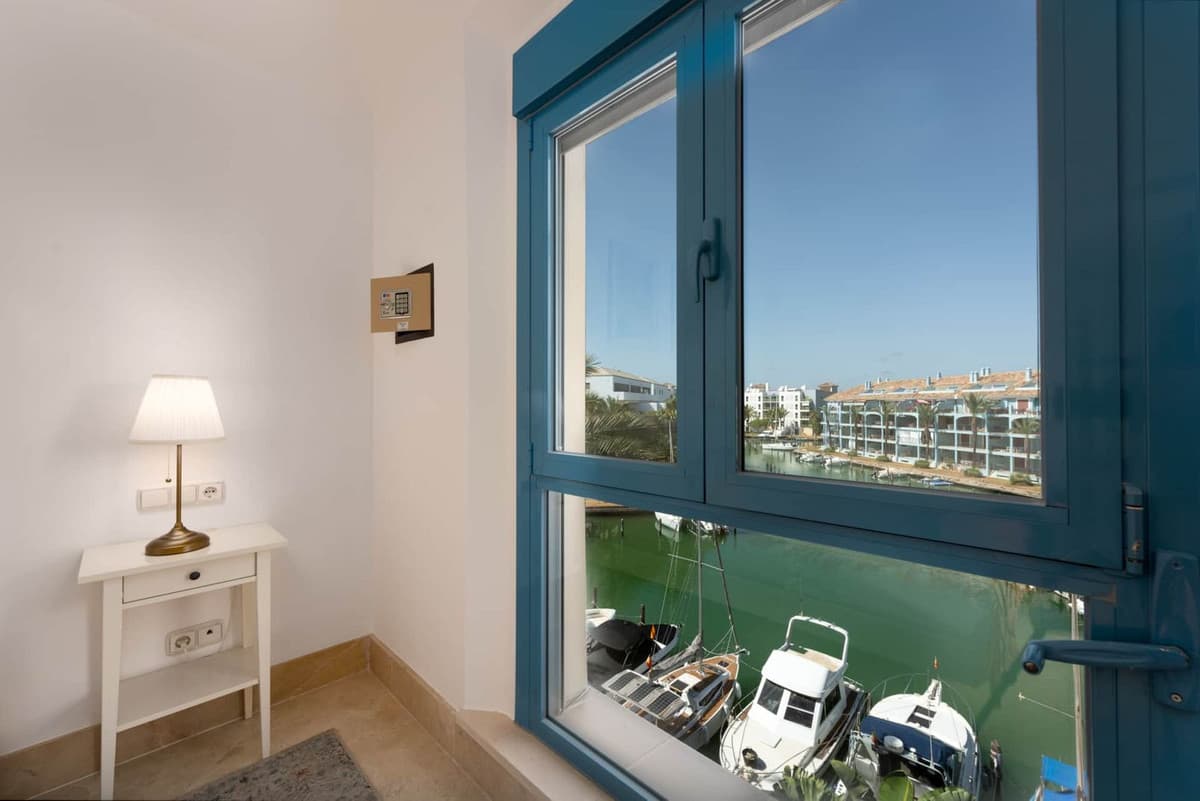 Middle Floor Apartment in Sotogrande Marina — photo 8 of 10