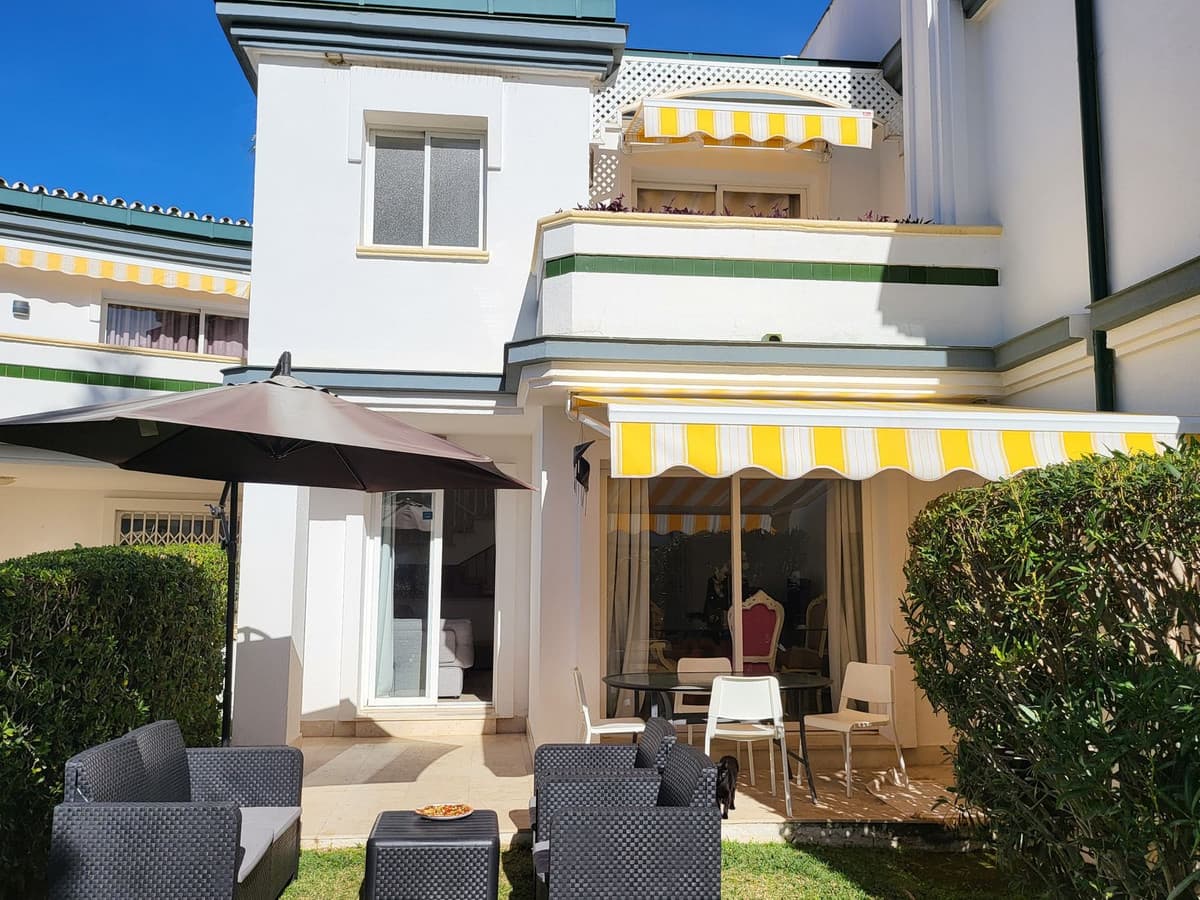 Townhouse in Estepona — photo 1 of 10