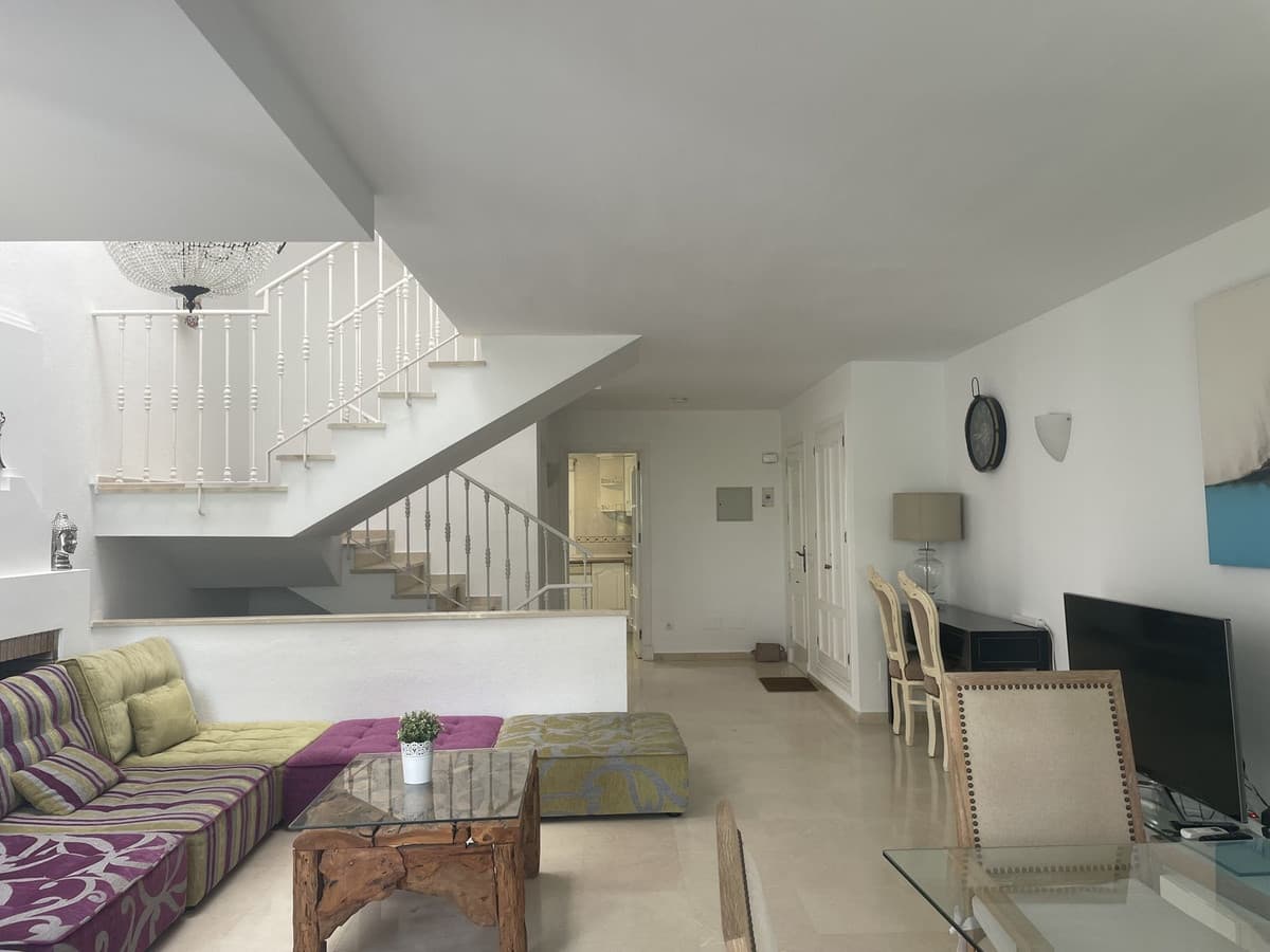 Townhouse in Estepona — photo 2 of 10