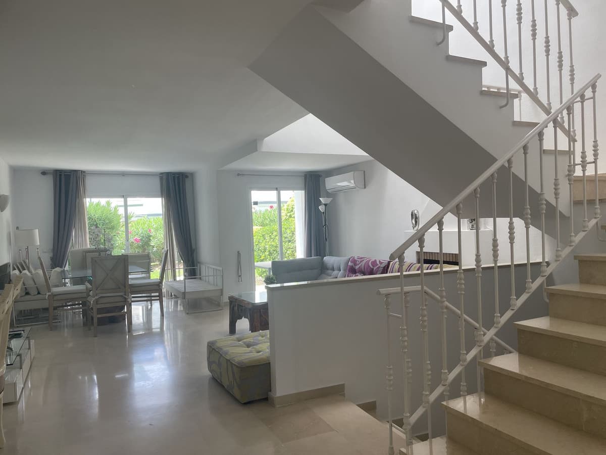 Townhouse in Estepona — photo 4 of 10