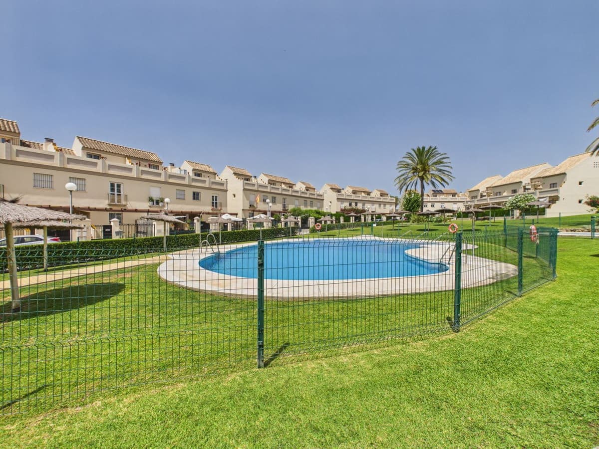 Townhouse in La Duquesa — photo 2 of 10