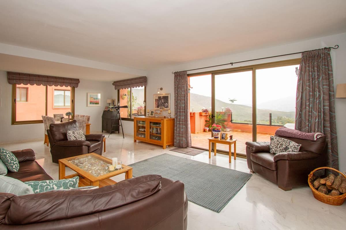 Middle Floor Apartment in La Mairena — photo 1 of 10