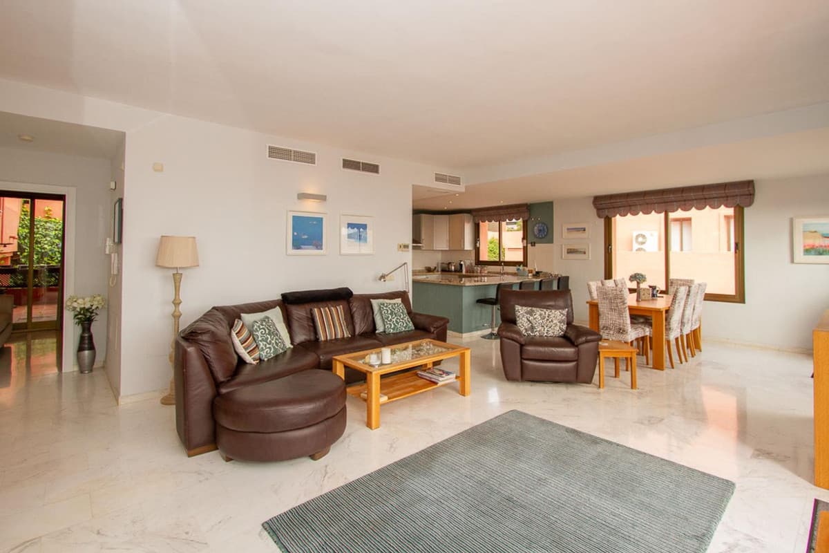 Middle Floor Apartment in La Mairena — photo 8 of 10