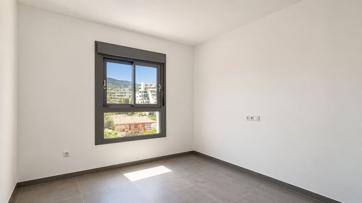 Middle Floor Apartment in Benalmadena Costa — photo 8 of 10