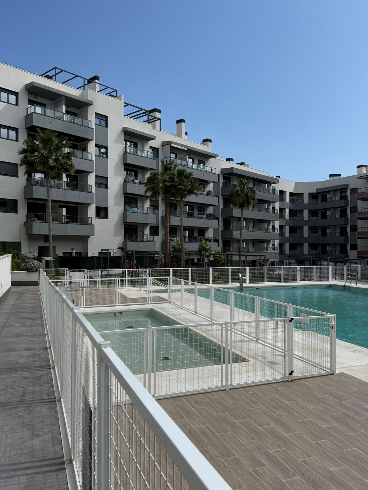 Middle Floor Apartment in Las Lagunas — photo 9 of 10