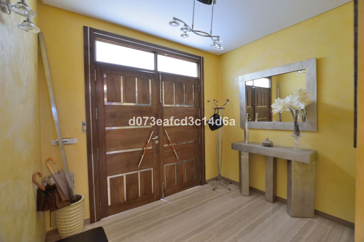 Detached Villa in Ronda — photo 1 of 10
