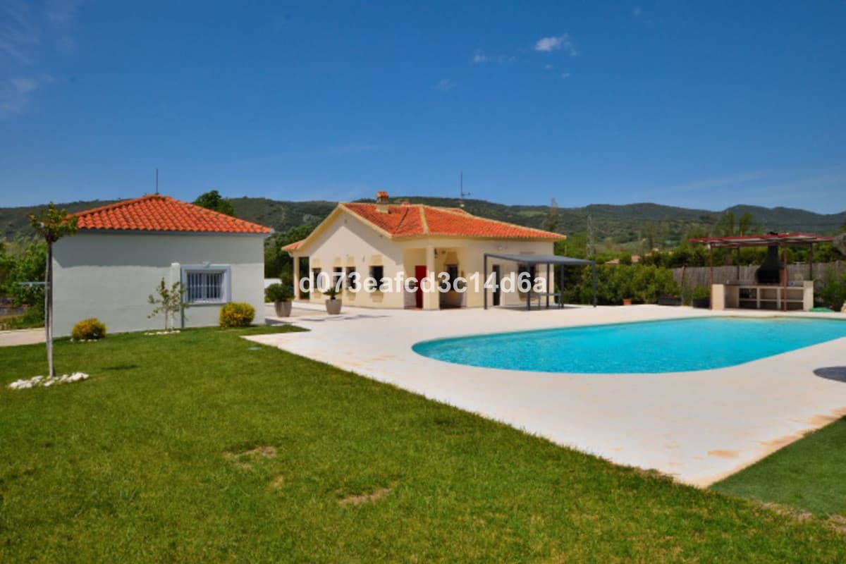 Detached Villa in Ronda — photo 1 of 10