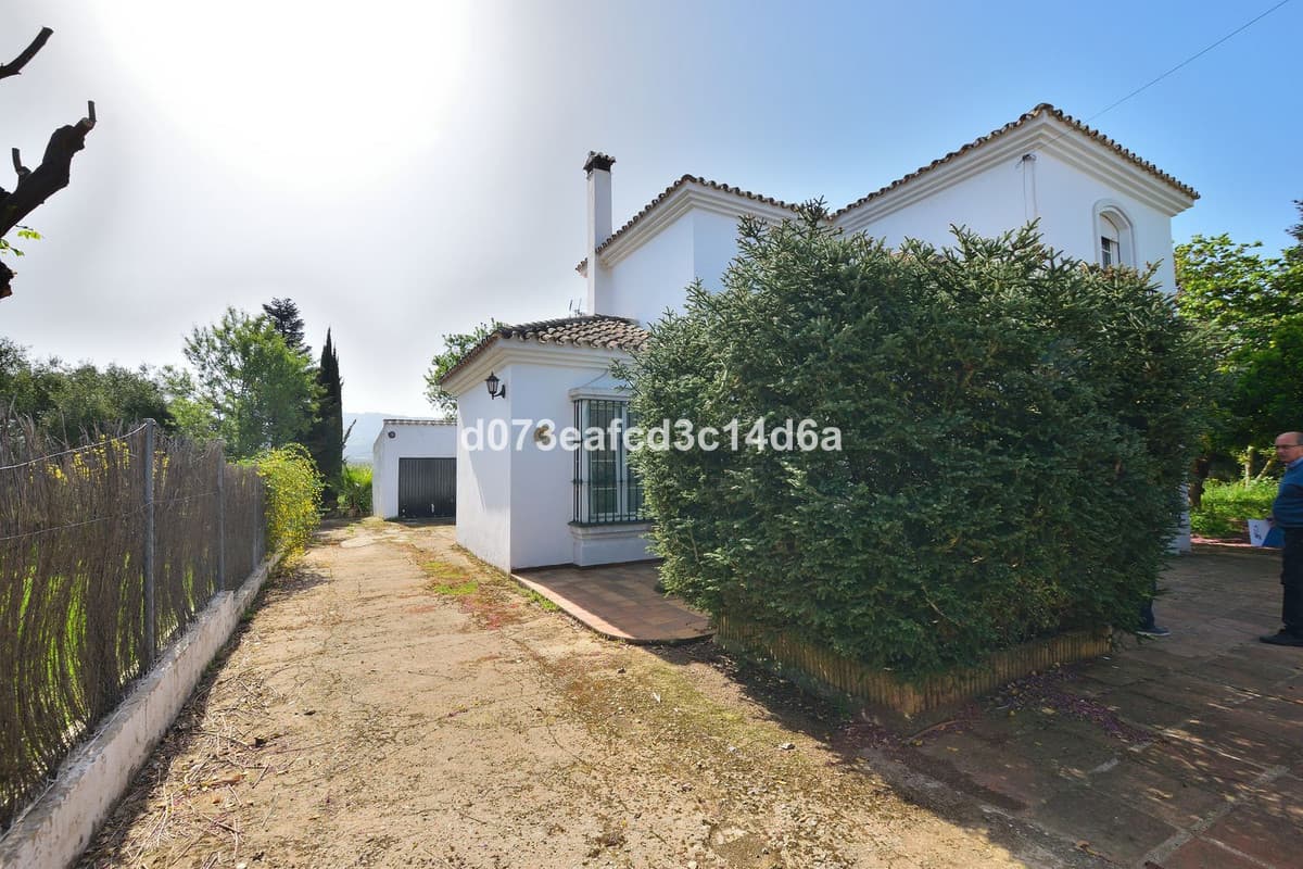 Detached Villa in Ronda — photo 1 of 10