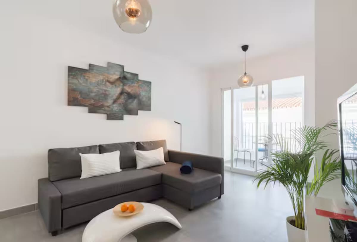 Middle Floor Apartment in Málaga Centro — photo 3 of 10