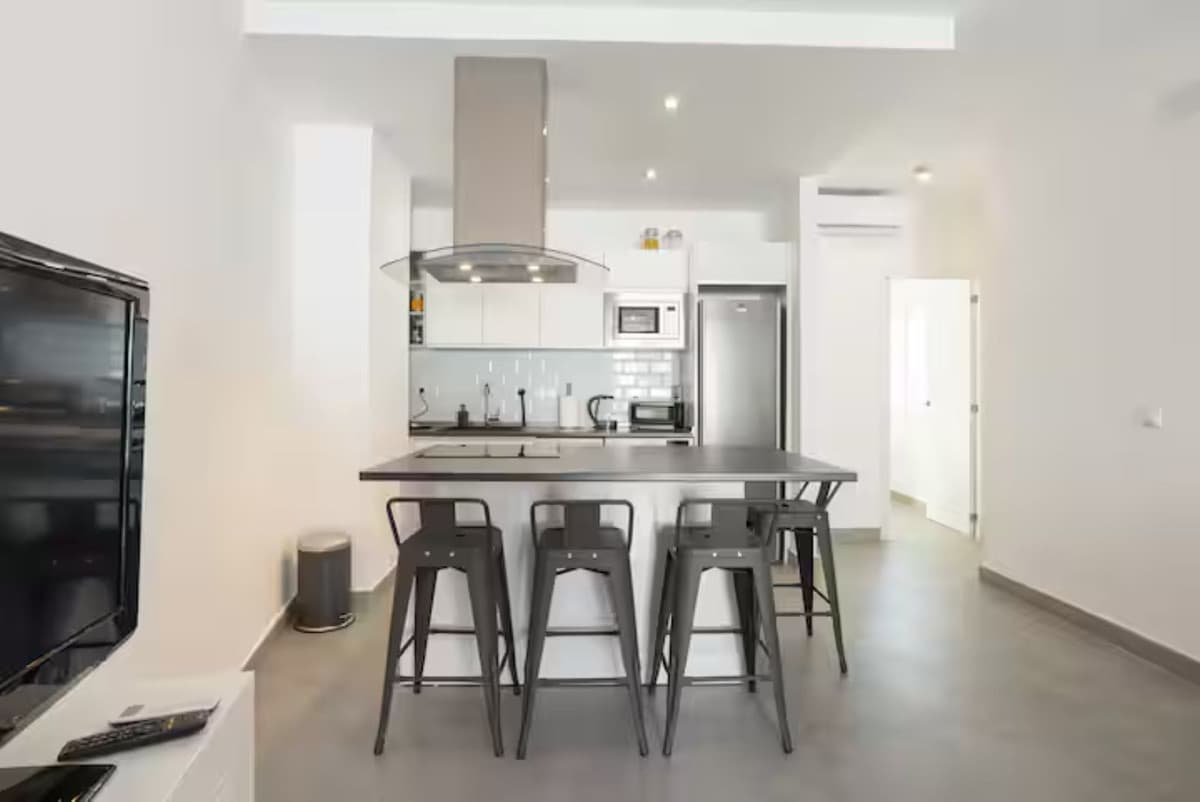 Middle Floor Apartment in Málaga Centro — photo 4 of 10
