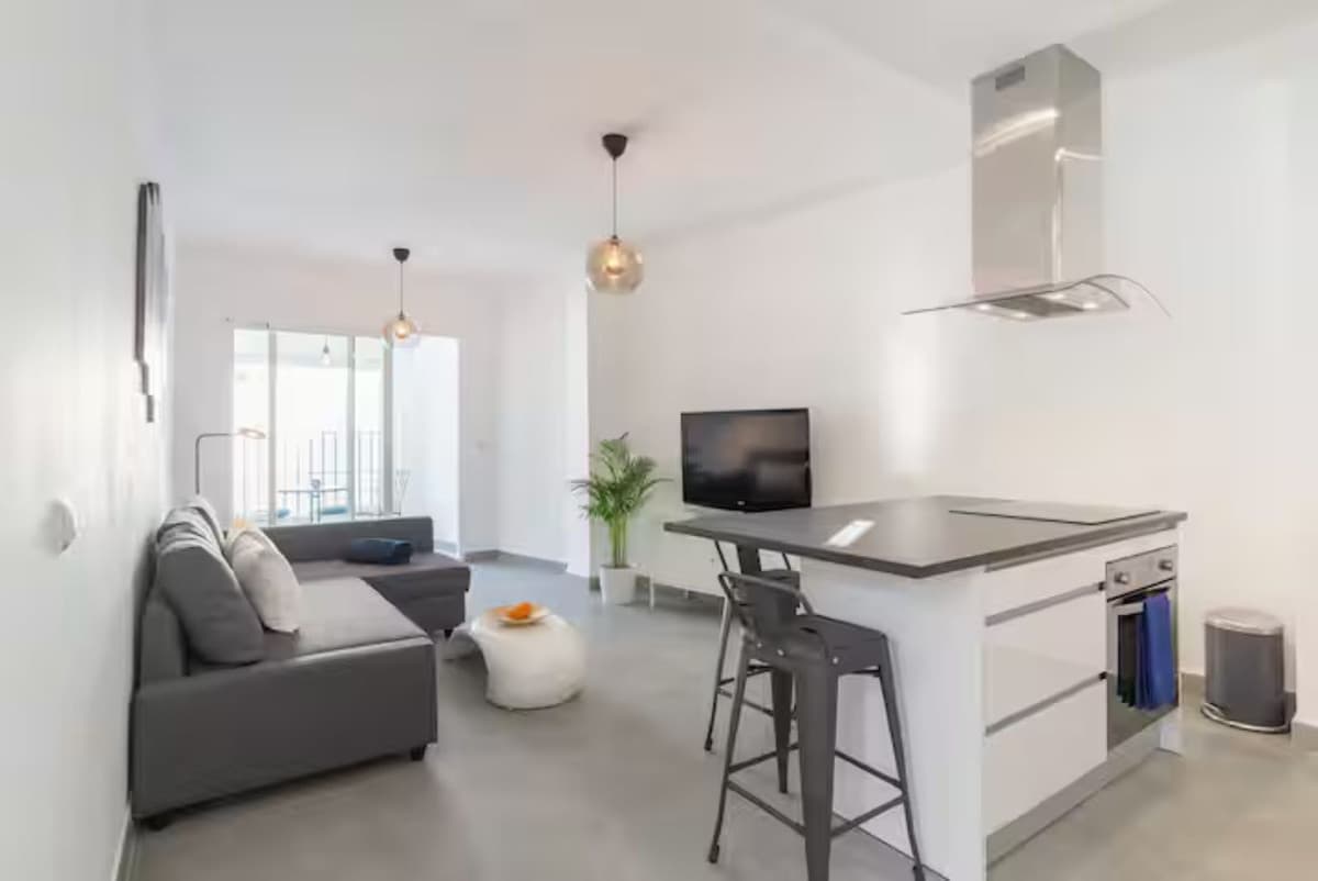 Middle Floor Apartment in Málaga Centro — photo 5 of 10