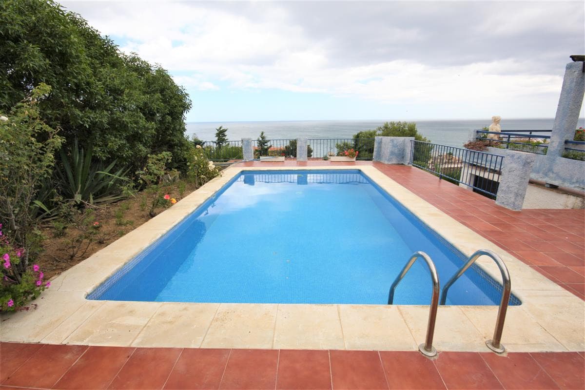 Detached Villa in Estepona — photo 2 of 10