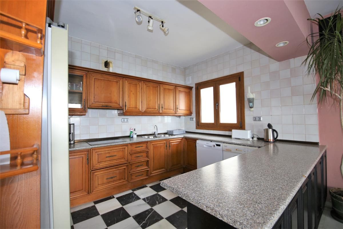 Detached Villa in Estepona — photo 5 of 10