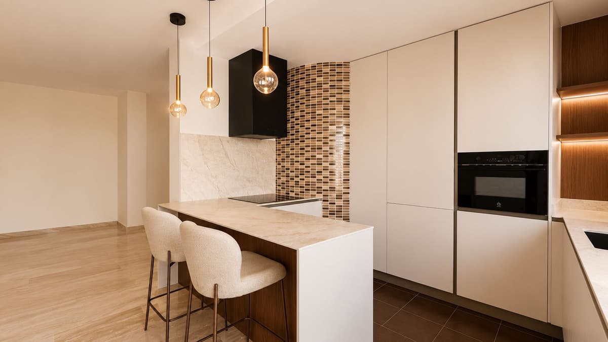 Middle Floor Apartment in Estepona — photo 3 of 10