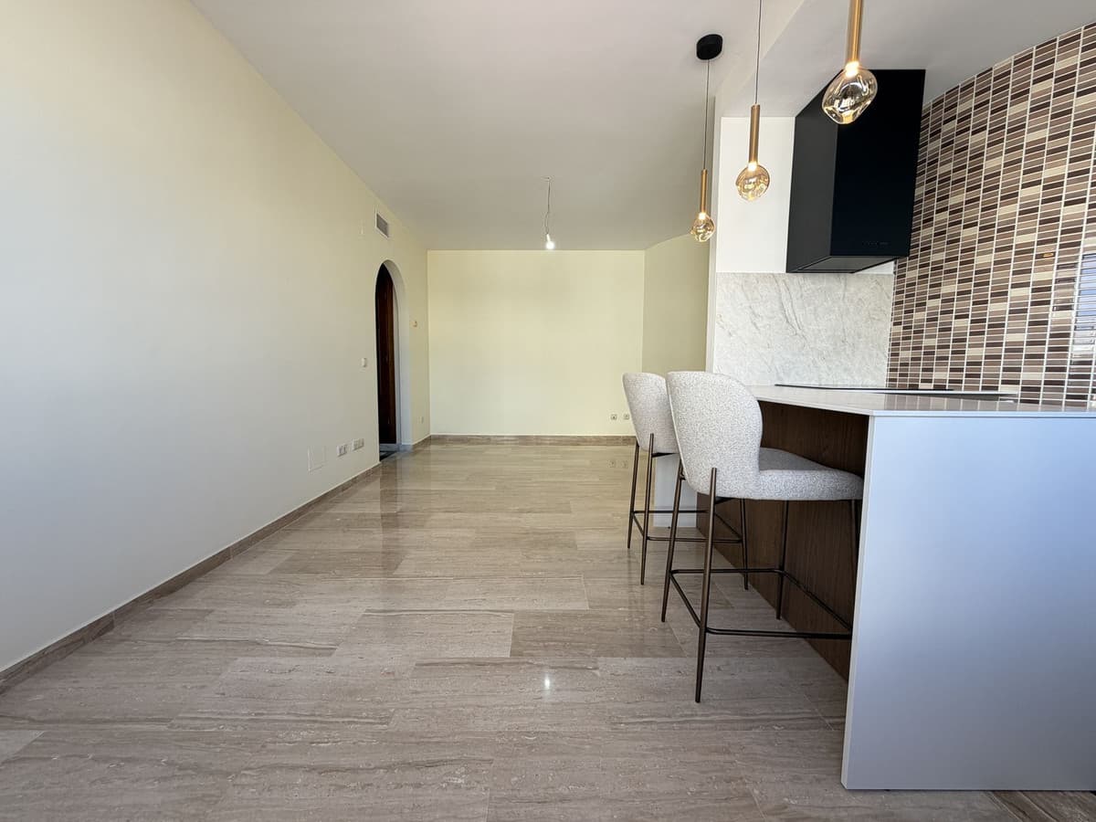 Middle Floor Apartment in Estepona — photo 6 of 10