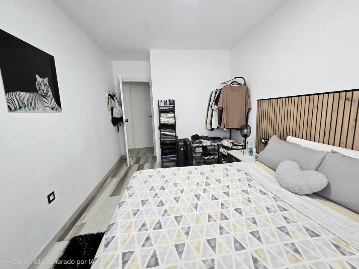 Middle Floor Apartment in Málaga — photo 1 of 10