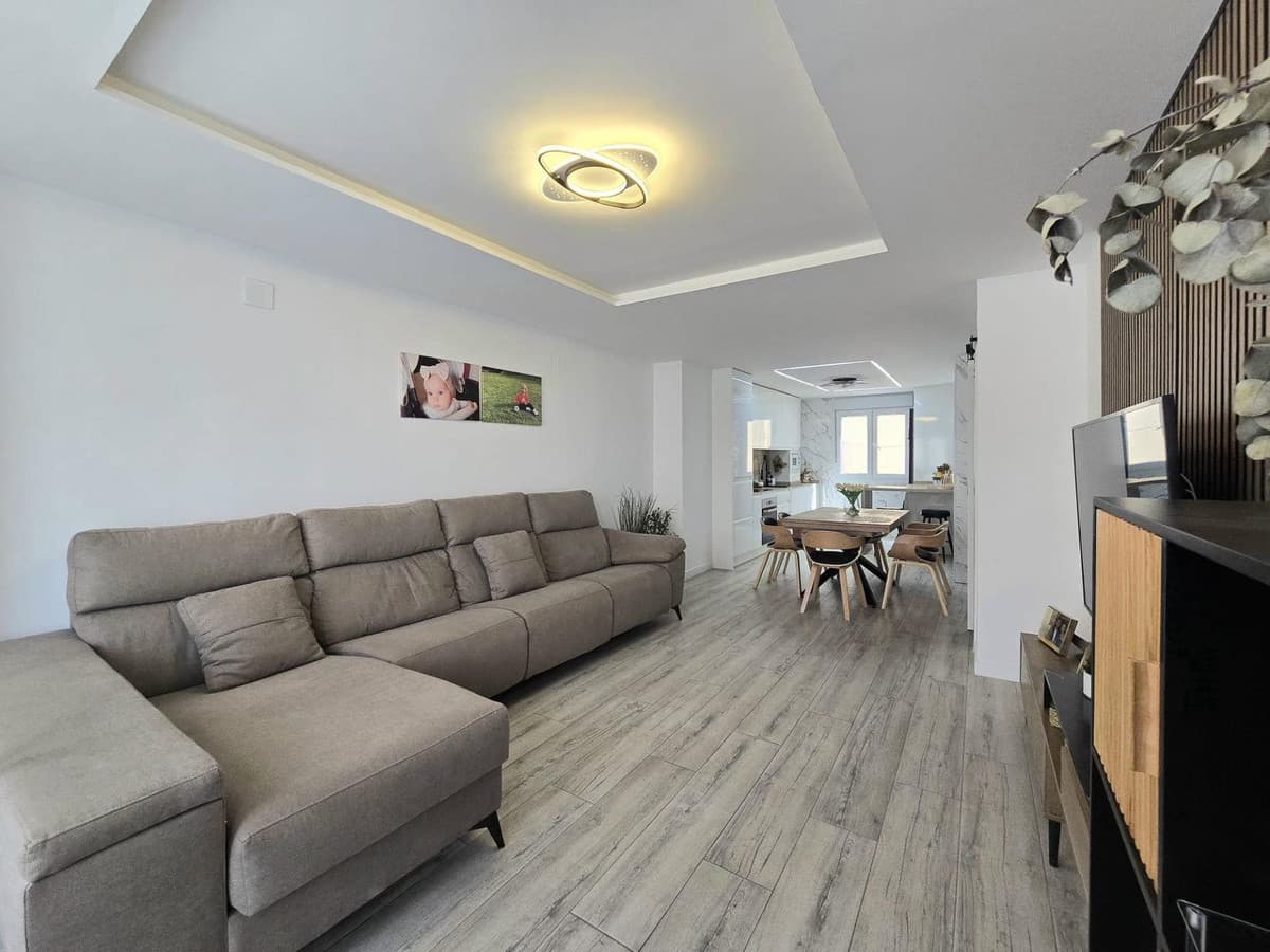 Middle Floor Apartment in Málaga — photo 4 of 10