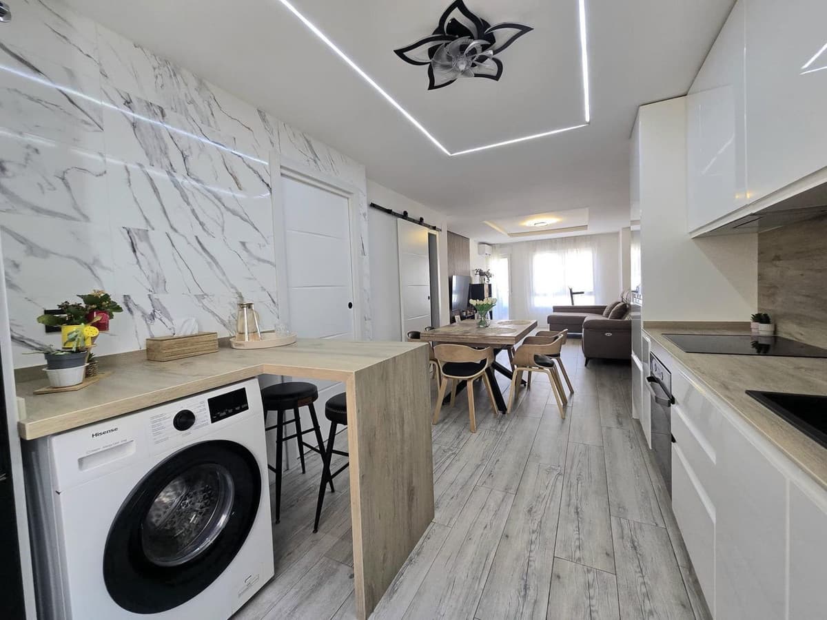 Middle Floor Apartment in Málaga — photo 9 of 10