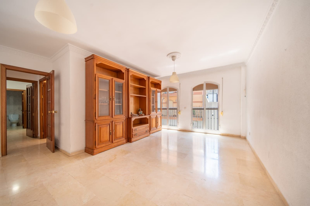 Middle Floor Apartment in Fuengirola — photo 3 of 10
