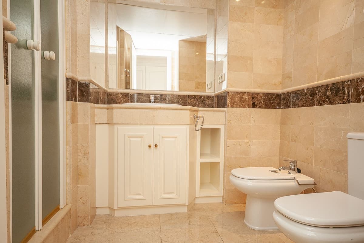 Middle Floor Apartment in Elviria — photo 10 of 10