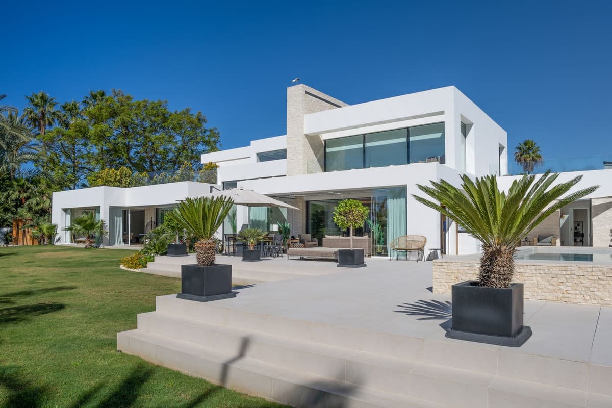 Detached Villa in El Paraiso — photo 2 of 10
