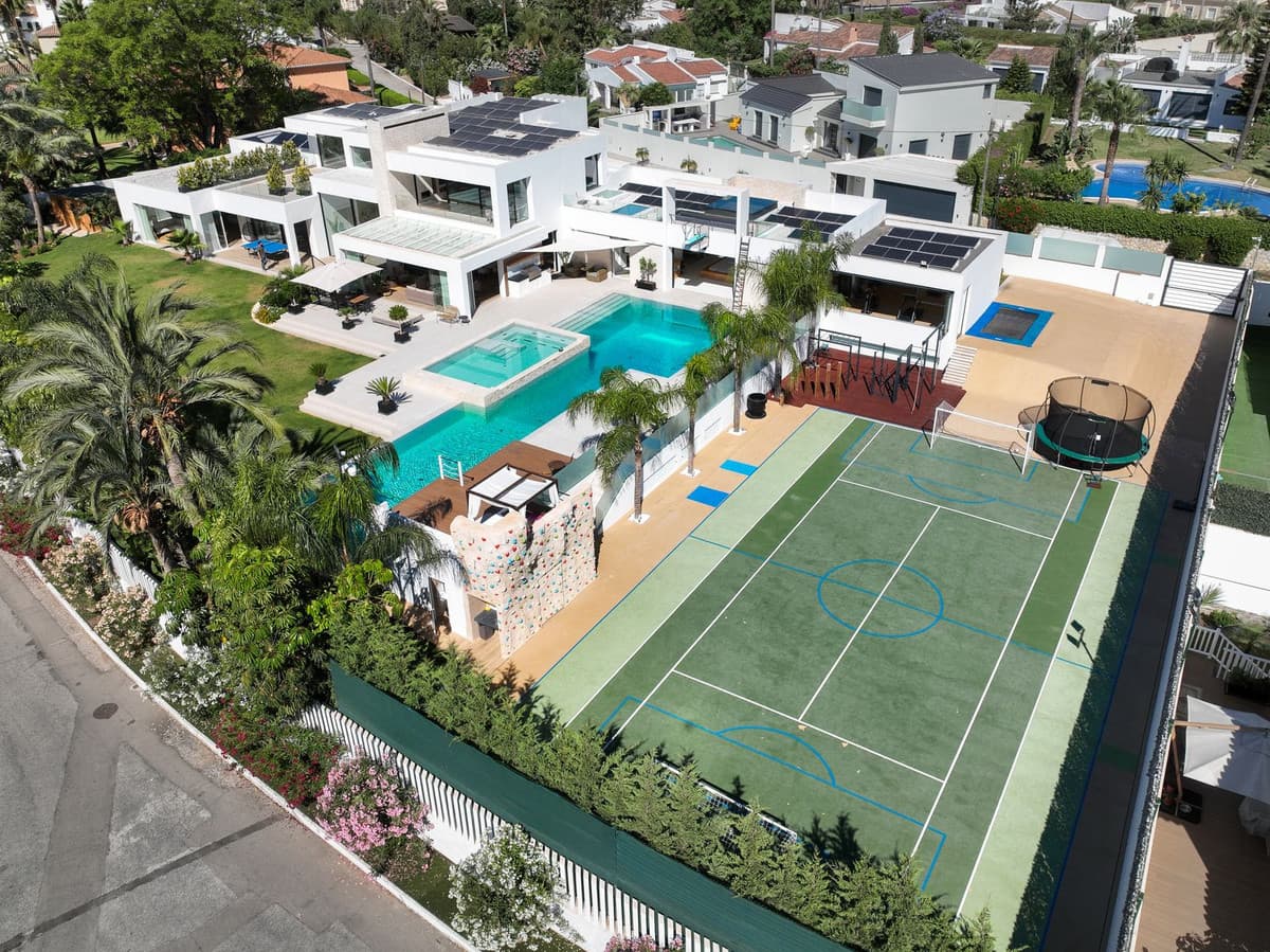 Detached Villa in El Paraiso — photo 3 of 10