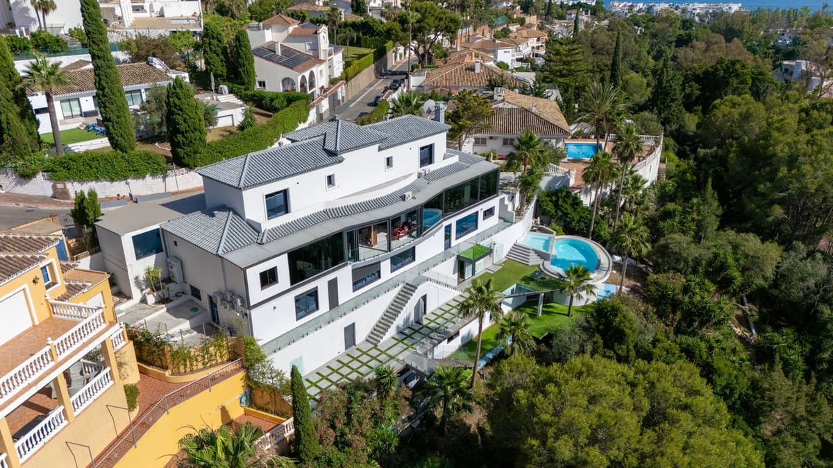 Detached Villa in Torrequebrada — photo 1 of 10