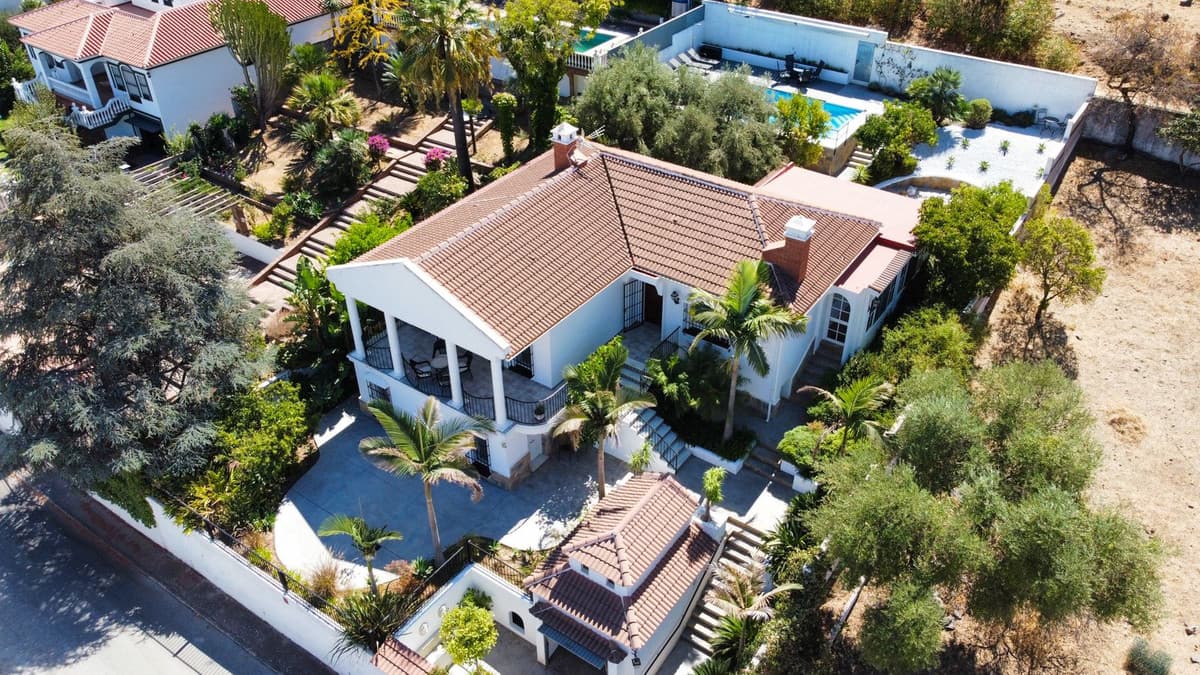 Detached Villa in Alhaurín de la Torre — photo 1 of 10