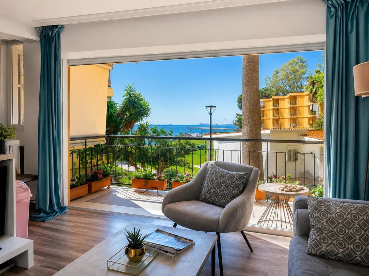 Middle Floor Apartment in Estepona — photo 1 of 10