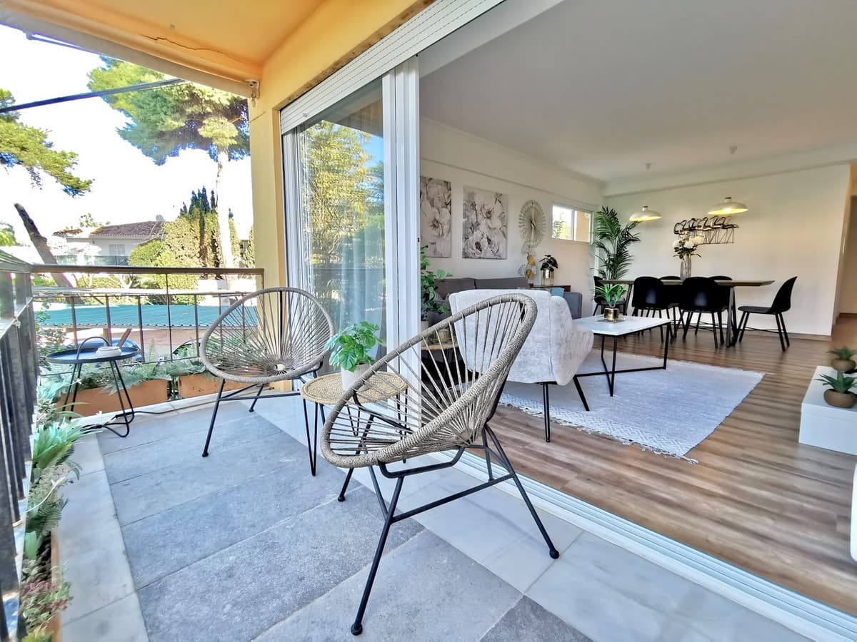 Middle Floor Apartment in Estepona — photo 2 of 10
