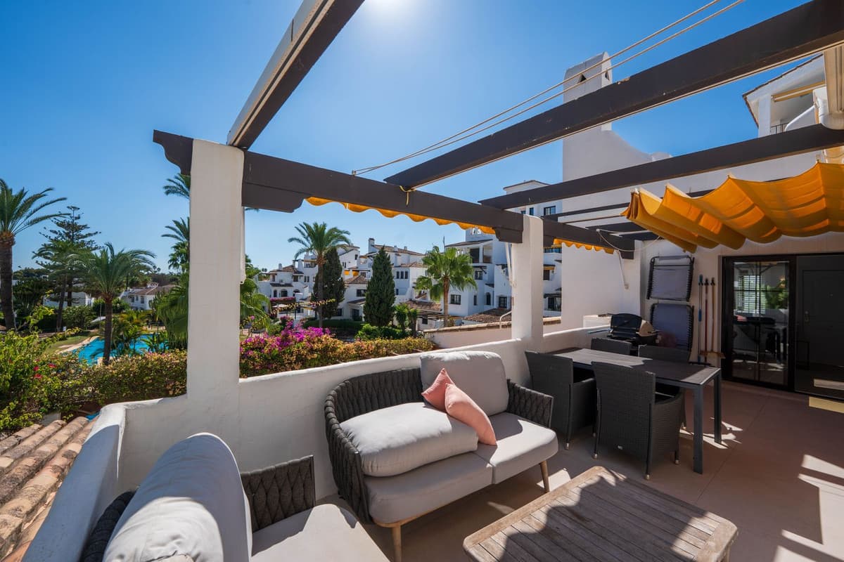 Middle Floor Apartment in Nueva Andalucía — photo 1 of 10