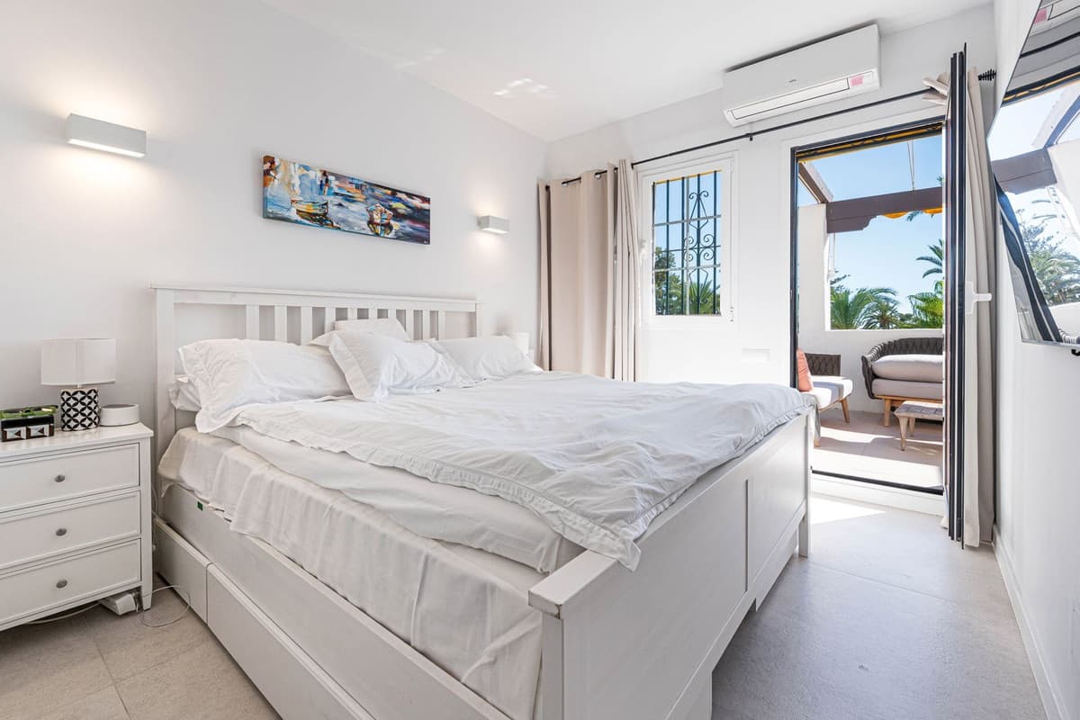 Middle Floor Apartment in Nueva Andalucía — photo 6 of 10