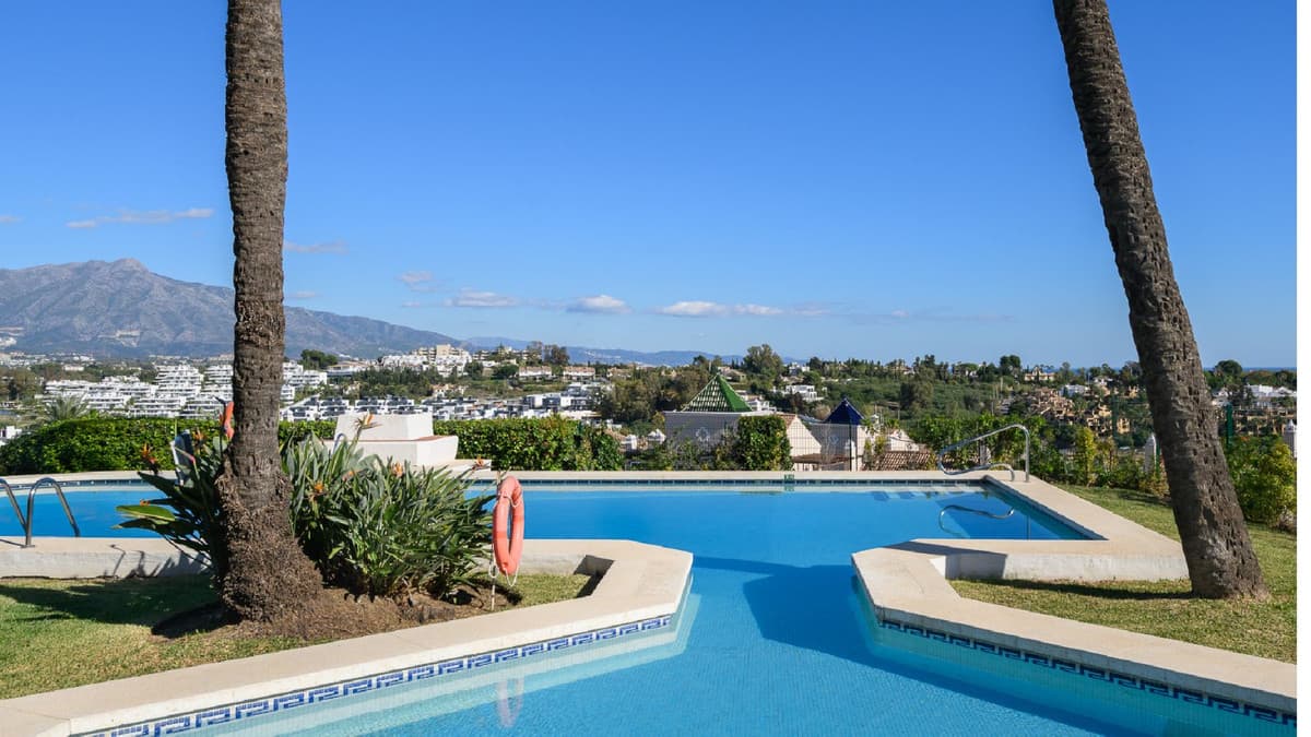 Townhouse in Estepona — photo 1 of 10