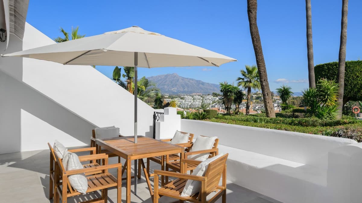 Townhouse in Estepona — photo 2 of 10