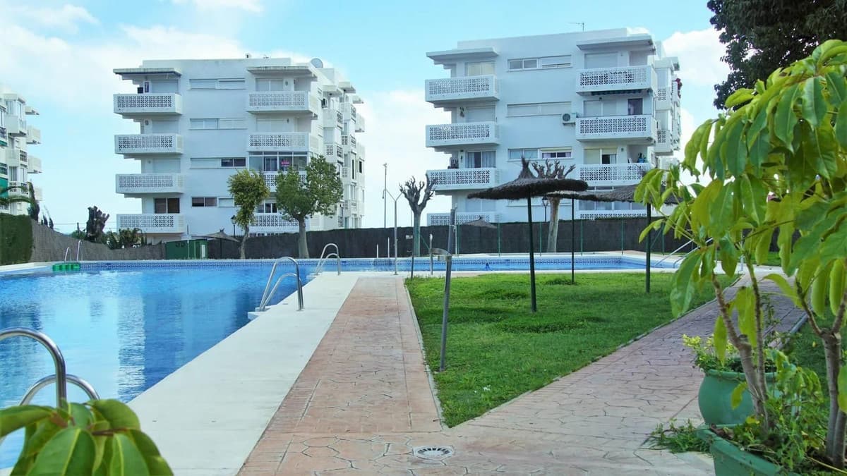 Middle Floor Apartment in Estepona — photo 1 of 10