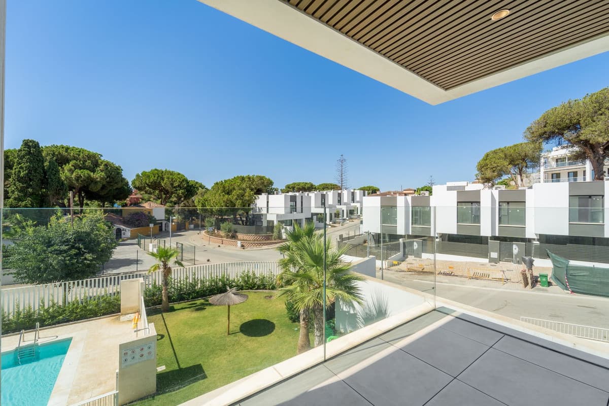 Middle Floor Apartment in Elviria — photo 1 of 10