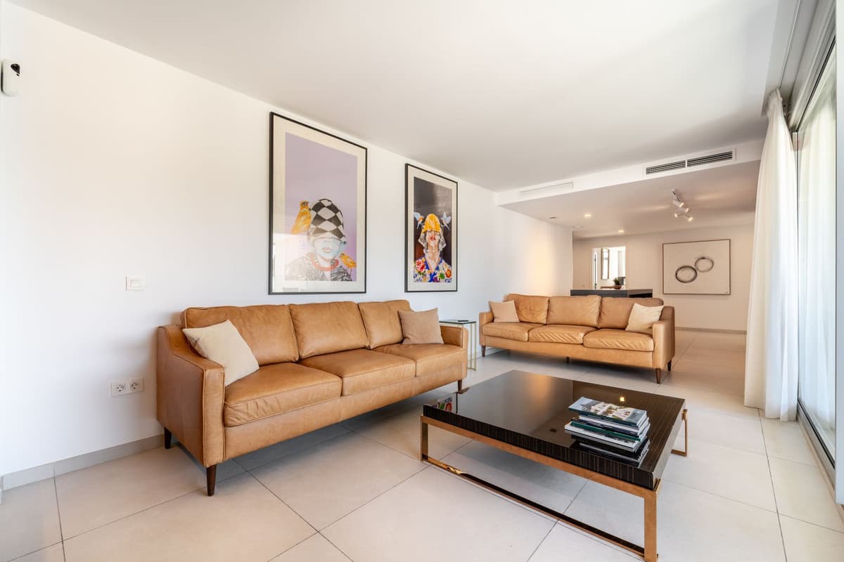 Middle Floor Apartment in Elviria — photo 3 of 10