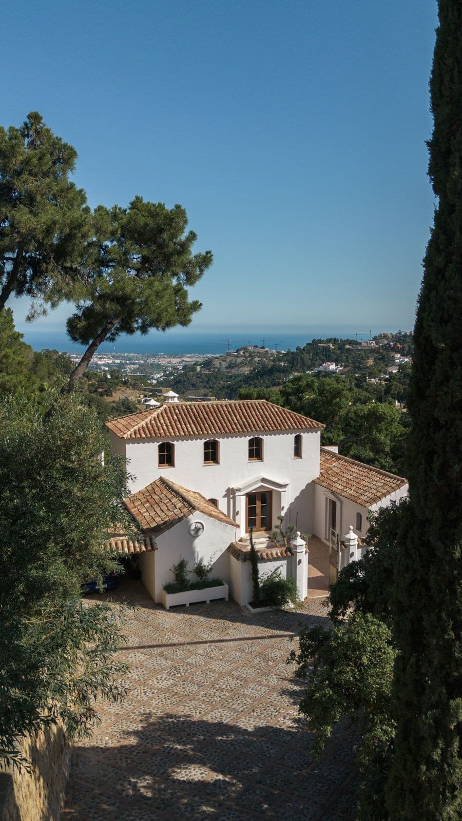 Detached Villa in El Madroñal — photo 2 of 10