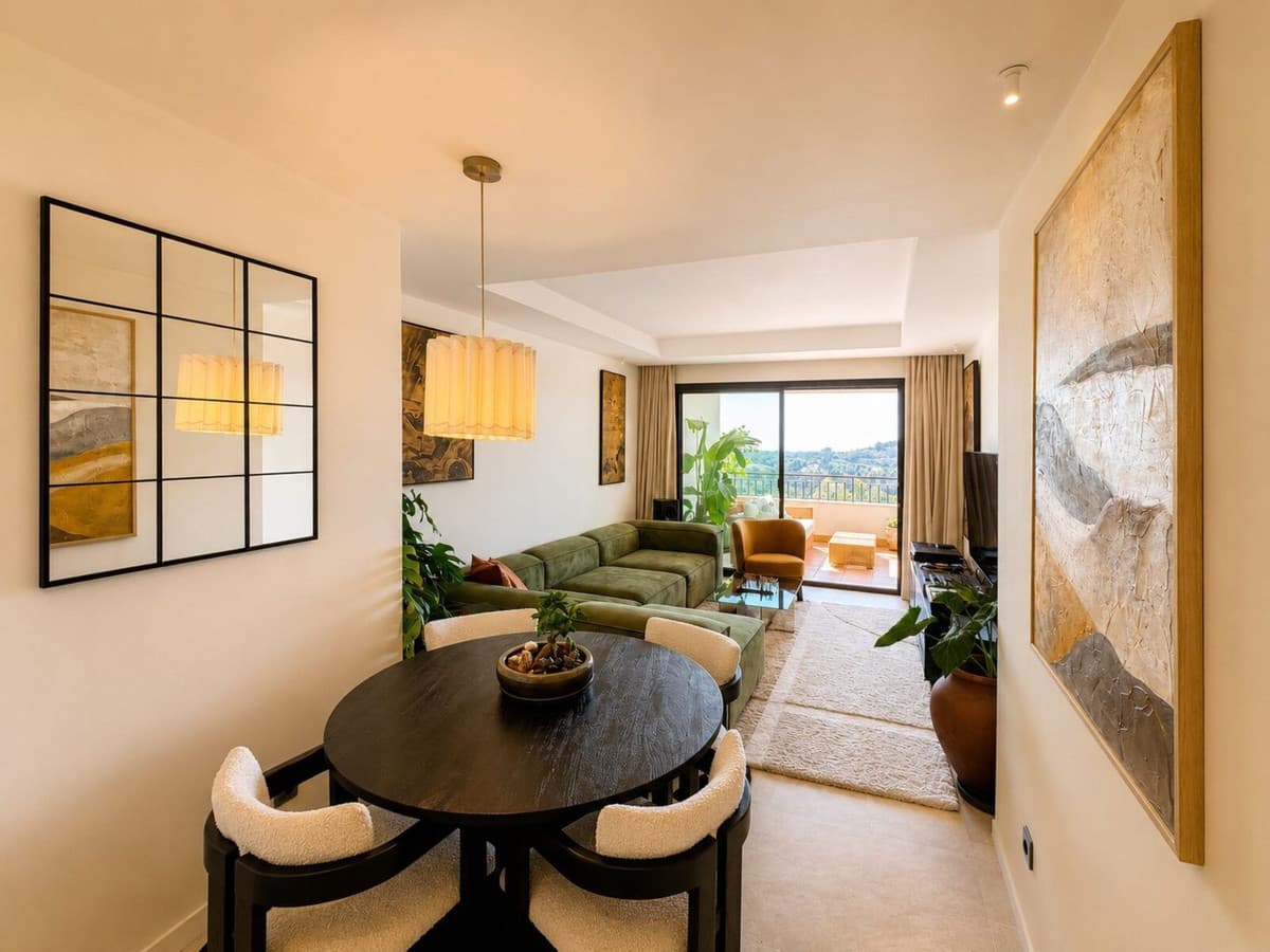 Middle Floor Apartment in La Quinta — photo 2 of 10