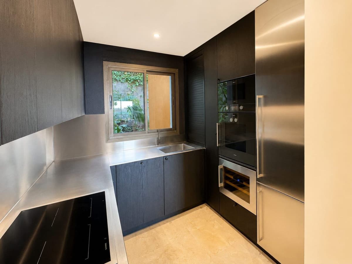 Middle Floor Apartment in La Quinta — photo 5 of 10