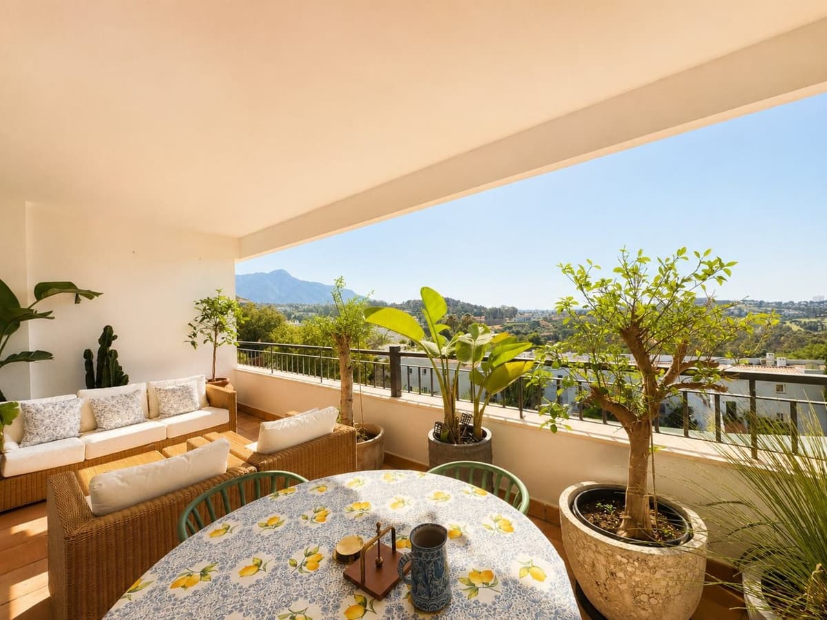 Middle Floor Apartment in La Quinta — photo 8 of 10