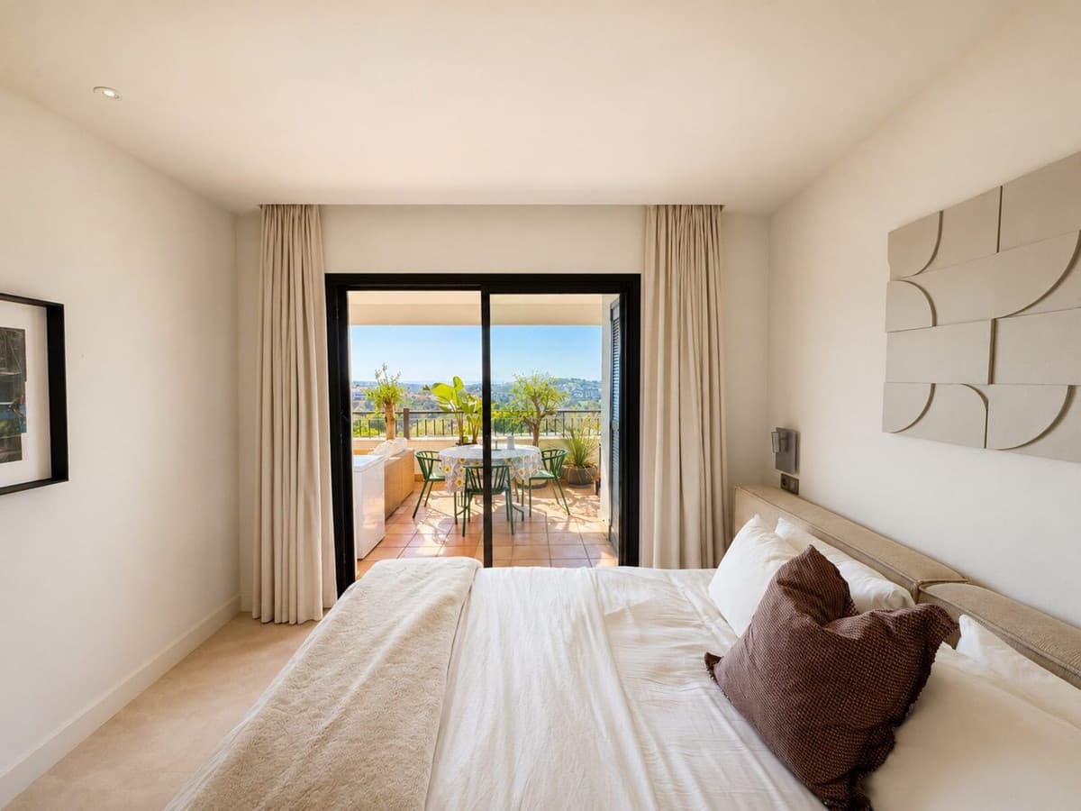 Middle Floor Apartment in La Quinta — photo 10 of 10