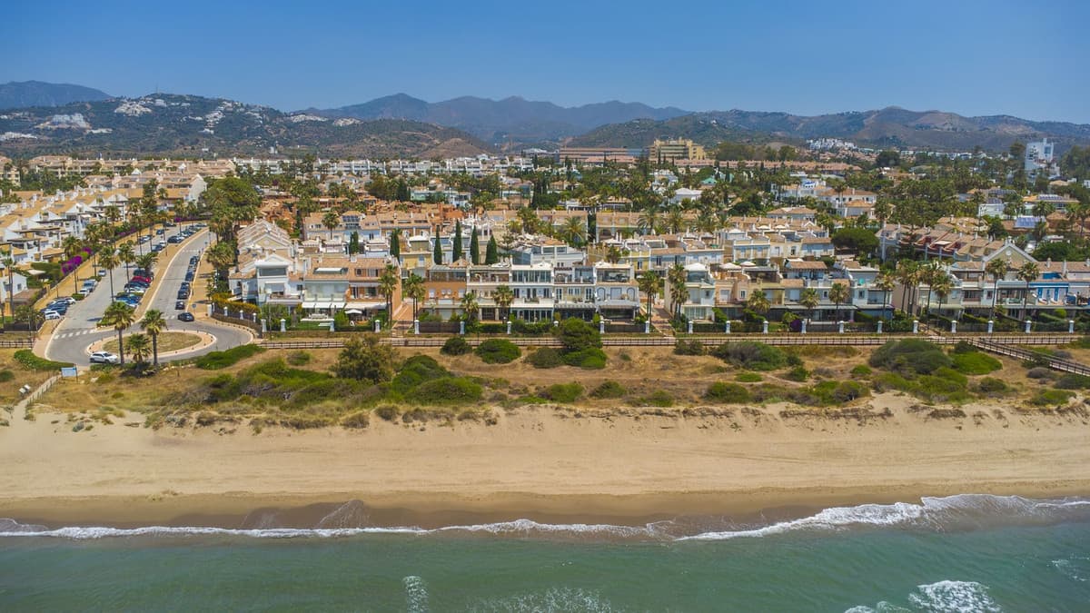 Semi-Detached House in Bahía de Marbella — photo 1 of 10