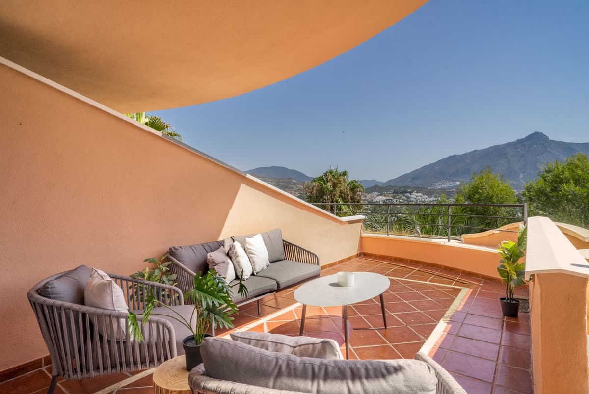 Middle Floor Apartment in Nueva Andalucía — photo 1 of 10