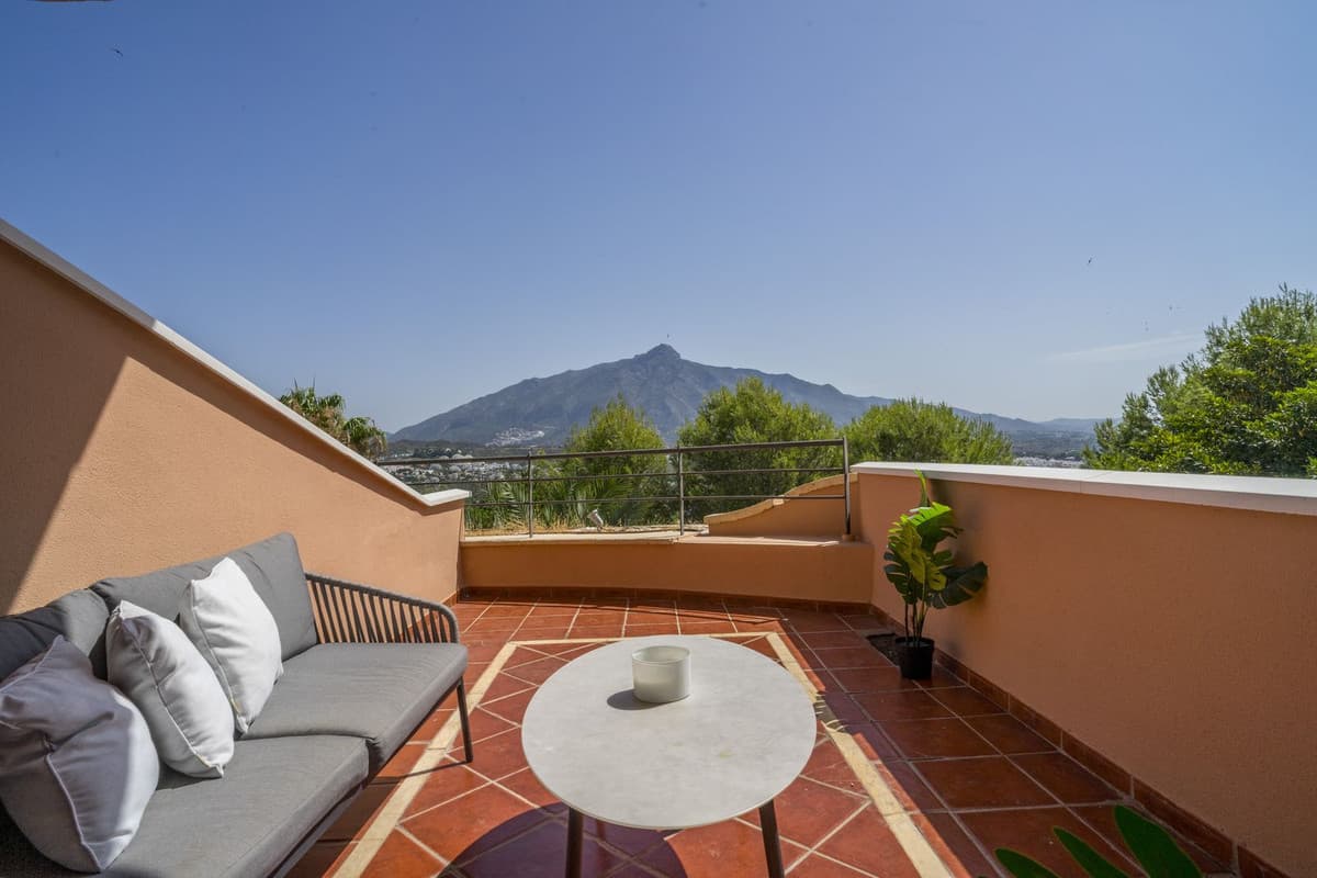 Middle Floor Apartment in Nueva Andalucía — photo 2 of 10