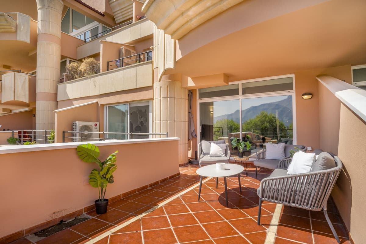 Middle Floor Apartment in Nueva Andalucía — photo 3 of 10